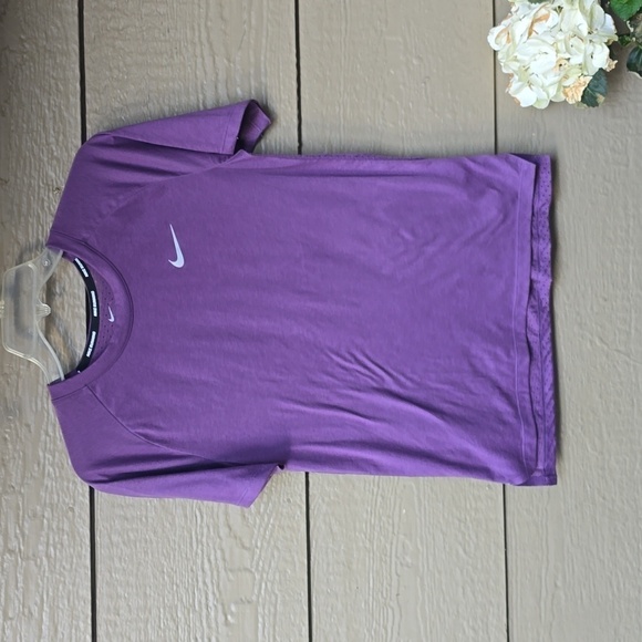 Nike T-shirt Nike W NK BRTHE TAILWIND TOP SS purple perforated S - Picture 3 of 15